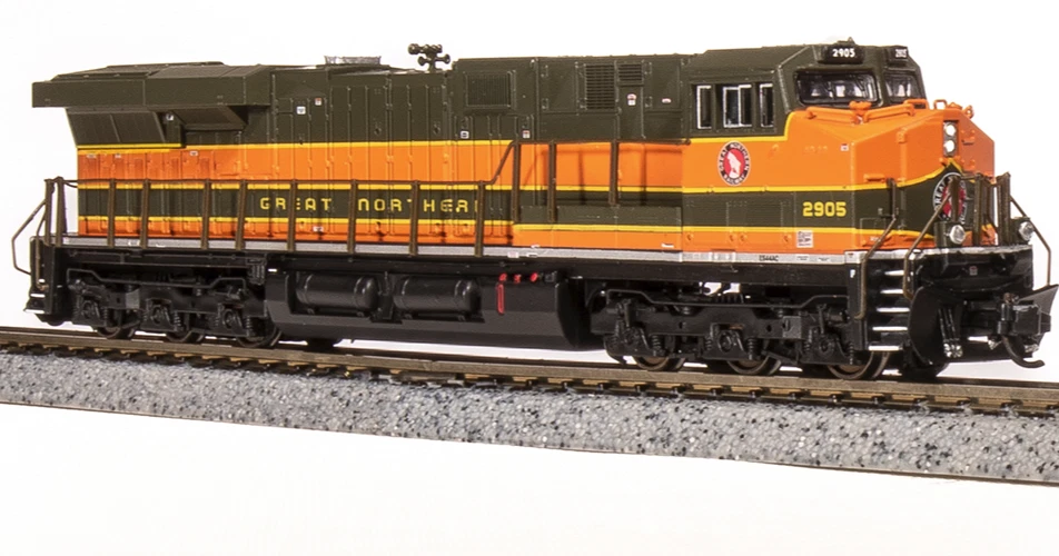 BROADWAY LIMITED 7306 N GE ES44AC GN #2905 Empire Builder Paragon4 Sound/DC/DCC - Image 1 of 1