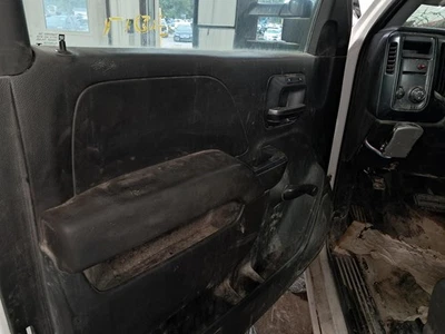 二手前左门内部装饰面板 适合:2017 雪佛兰索罗德 2500 图片 — 第 1/4 张图片