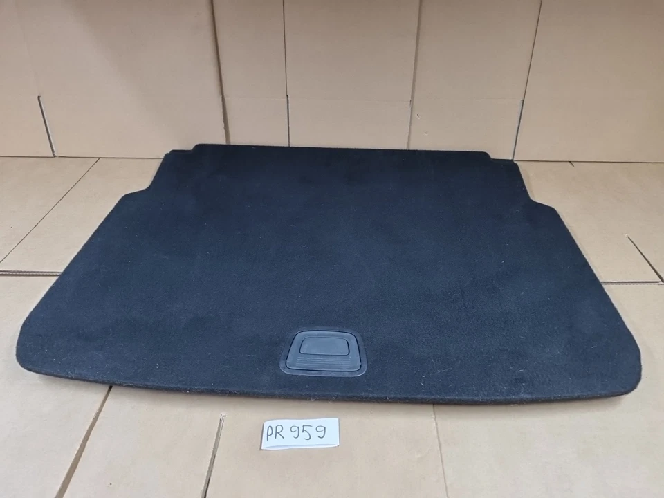 Mercedes-Benz A180d Sport 2019 1,5 diésel revestimiento de piso de arranque trasero automático A1776800500 Foto 1 de 4