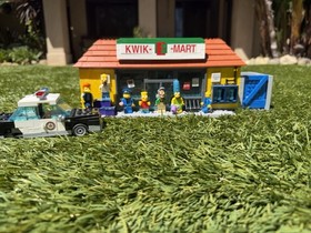 The Kwik-E-Mart 71016 Building Block Set Generic Brand Used Complete Instruction