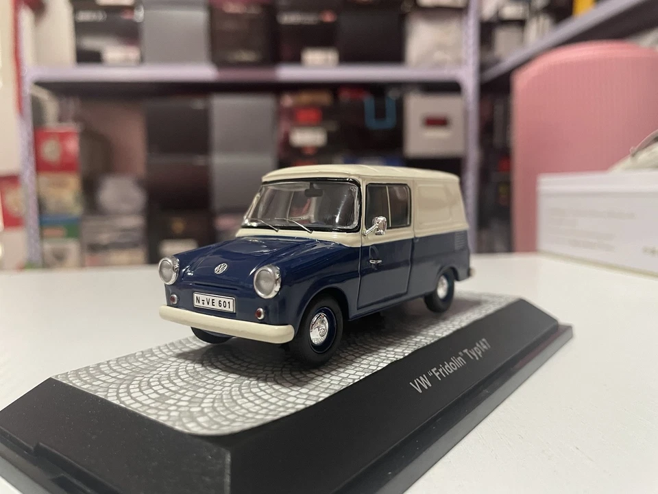 PREMIUM 1:43 ClassiXXs Volkswagen VW Fridolin Typ147 Camión Coche Modelo  Foto 1 de 4