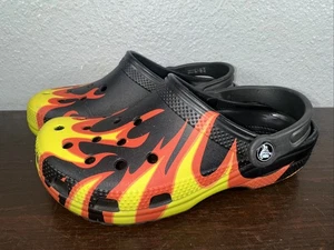 SELTENE Crocs Fire/Flame Grafik Slipper Clog schwarz/rot/gelb - Größe 5M/7W gebraucht, in einwandfreiem Zustand - Bild 1 von 6