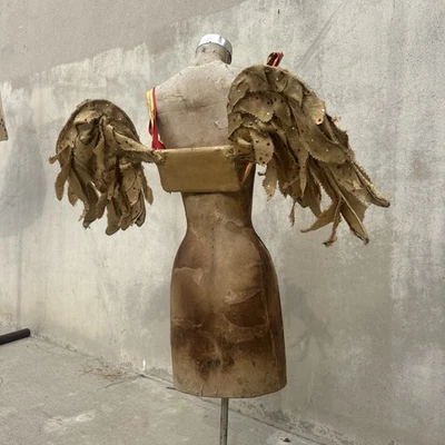 De colección 1930 Oro Lamé Alas Lentejuelas Plumas Ángel Pájaro Cinta Vestido Pieza Foto 1 de 4