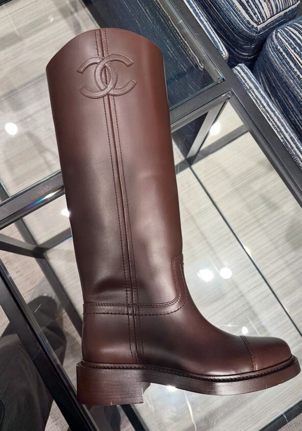 CHANEL ブーツ ブラウン 39 CHANEL | Shoes | Chanel Brown Black Cap Toe Chelsea Boots Sz