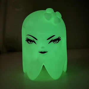 Ghost Girl Matt Siren firmato GID Glow In The Dark vinile arte giocattolo fumetto con - Foto 1 di 10