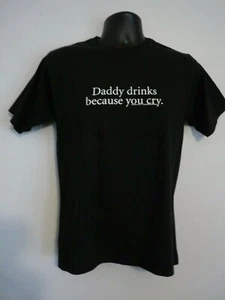 T-Shirt Slash Guns & Roses DADDY DRINKS schwarz BESITZ VON SLASH SAUL HUDSON - Bild 1 von 4
