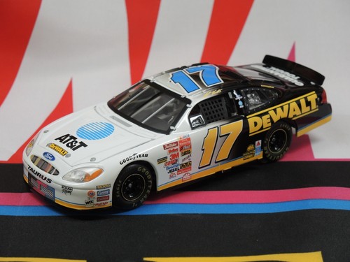 NASCAR Matt Kenseth #17 Dewalt / AT&T 1:24 – Team Caliber Owners Series