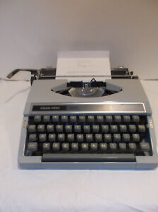 VINTAGE SILVER REED 720 Portable Manual Typewriter Made in Japan w/ hard case
