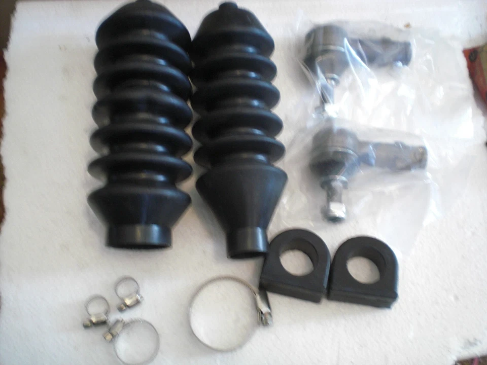 BOTAS DE BARRA DE DIRECCIÓN TRIUMPH TR4, TR250, TR6, SOPORTES DE CREMALLERA Y EXTREMOS DE BARRA DE AMARRE  Foto 1 de 1