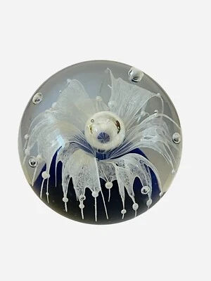 Peso de papel decorativo de vidrio pesado redondo azul burbuja ráfaga blanca soplada a mano Foto 1 de 4