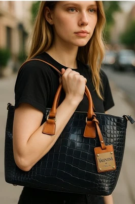 Bolso de Mano Valentina Azul Marino Cuero Repujado de Cocodrilo Bolso de Mano con Asas Tostadas Foto 1 de 4