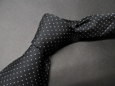 Шикарный шелковый галстук Neiman Marcus черный с белыми точками 58 дюймов x 3,75 дюйма б/у в отличном состоянии Y04 - Изображение 1 из 4
