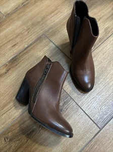 Dorothy Gaynor Brown Leather Ankle Block Heel Ankle Bootie Mexico 3.5/US 6  EUC* - Picture 1 of 9