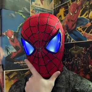 Máscara de Halloween Línea 3D Spiderman Ojo de Luz Electrónico PC 1:1 Control Remoto - Imagen 1 de 11