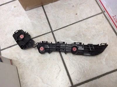 LEXUS RC300 RC350 2015-2018 PARACHOQUES TRASERO DERECHO SOPORTE SUPERIOR RETENEDOR  Foto 1 de 2