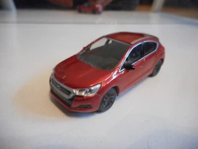 Norev Citroen DS 4 en Rouge au 1:64 - Photo 1/2
