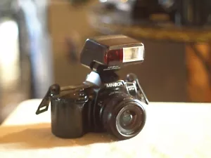 Minolta maxxum SPxi with 2000xi flash and Power Zoom lens - Picture 1 of 5