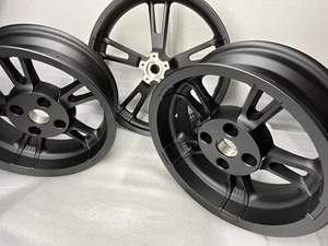 Harley Tri Glide FREEWHEELER FLRT Black Fine Texture 2014 -23 Wheels EXCHANGE - Picture 1 of 15
