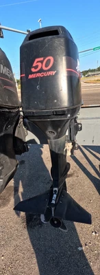 Motor fueraborda Mercury 2006 50 hp 2 tiempos 20" usado Foto 1 de 4