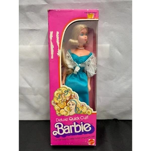 Nueva Barbie Mattel Deluxe Quick Curl 1975 Barbie, sellada en caja original  - Imagen 1 de 10