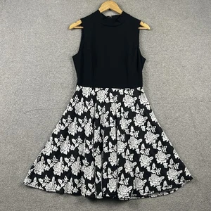 Review Women’s Black White Sleeveless Fit & Flare Floral Dress Size 12 - Picture 1 of 8