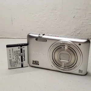 Olympus fotocamera digitale VG-160 14MP HD argento con batteria testata come nuova ottima - Foto 1 di 6
