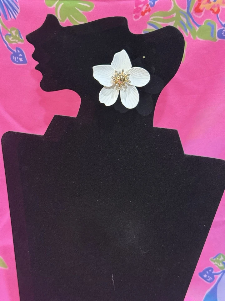 PENDIENTES ORQUÍDEA BLANCA FLUTTER LILLY PULITZER XL Flor Moda Declaración Nuevos con Etiquetas Foto 1 de 1