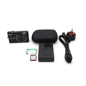 Nikon Coolpix S570 Digitalkamera - Full Kit - Versand am nächsten Tag - Bild 1 von 9