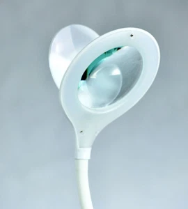 Profi LED Lupenleuchte SUN Tageslicht Lupenlampe Tischlupe mit Tischklemme LED - Bild 1 von 3