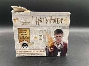 NEW 2024 Harry Potter Day-To-Day Calendar Movie Scene Book - Foto 1 di 3