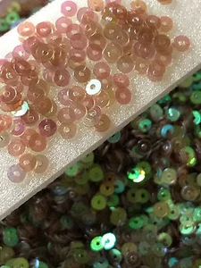 Sequins 3mm Maroon Purple Transparent AB Rainbow Tiny Round Flat Choose Pack  - Bild 1 von 1