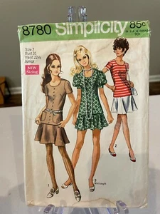 VINTAGE 1970'S SIMPLICITY 8780 JUNIOR TWO PIECE DRESS IN TWO LENGTHS SIZE 7 - Picture 1 of 2
