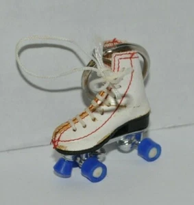 vintage white ROLLER SKATE KEYCHAIN KeyRing 1980s Rolling Wheels - Picture 1 of 2