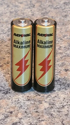2 pilas alcalinas Rayovac de colección tamaño máximo AA solo para fines de exhibición (Y8) Foto 1 de 4