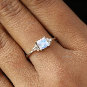 Bandring 5 mm Prinzessin Regenbogen Mondstein & echter Trio Diamant in 14 Karat Weißgold - Bild 1 von 6