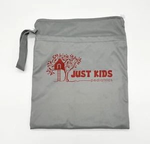 ☑️ Just Kids Pediatrics graue Doppelreißverschlusstasche mit Griff 11,25 Zoll x 13,25 Zoll NEU - Bild 1 von 4