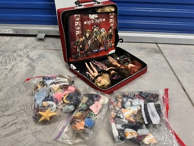 Estuche de transporte de almacenamiento Bratz Rock Angelz + 8 muñecas, toneladas de zapatos y accesorios Foto 1 de 3