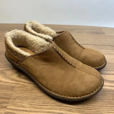 UGG® Australia 5747 Bettey Shearling Lined Driving Leather Loafers Clogs Sz 8 - Image 1 of 4