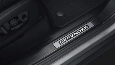 Nuevo Genuino Land Rover Nuevo Defender Alféizar de Puerta Delantero Iluminado Placa de Rasguño ÉBANO Foto 1 de 4