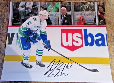 JOE LABATE SIGNED 8X10 MATTE PHOTO VANCOUVER CANUCKS (A) - Image 1 of 2
