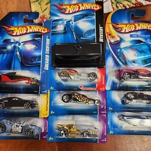 Set di 10 HOT WHEELS & A Mystery Car sigillate 2006 - Foto 1 di 8