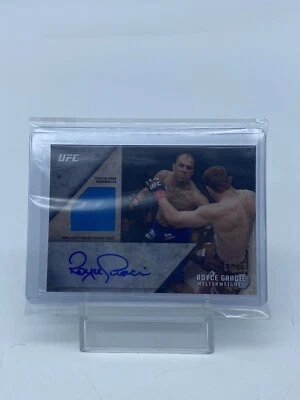 Royce Gracie 2015 Topps UFC Knockout Auto Relic Fight-Used Patch Autograph /75 - Image 1 of 3