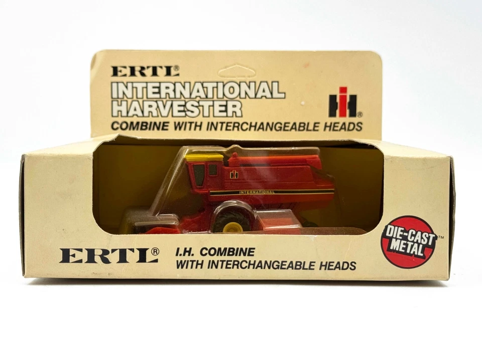 1/80 International Harvester 1400 Series Combine With 2 Heads - Image 1 of 1