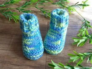 HAND KNITTED BABY BOOTIES 0-6 Months - Picture 1 of 5