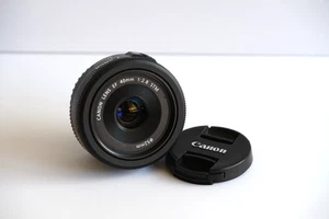 Near MINT Canon EF 40mm F/2.8 STM AF Pancake Wide Angle Lens w/caps - Picture 1 of 3