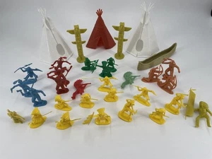 Western Indian Play Set Tepees Canoe Totem Pole 31 pieces Vintage 50-60s - Picture 1 of 10