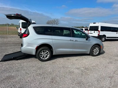 2024 Chrysler Pacifica Touring handicap wheelchair accessible rear entry - Image 1 of 4
