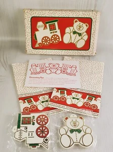 Vintage 1983 Avon Holiday Cookie Kit mit niedlichem Teddybär & Zug Ausstecher - Bild 1 von 10
