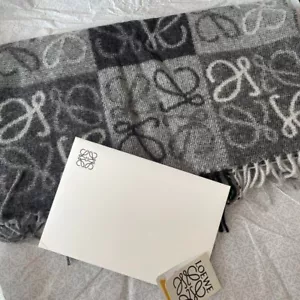 Loewe checkerboard scarf Stall white Black Gray 180cm × 45cm - Picture 1 of 17