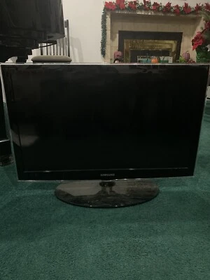 Samsung UN32C4000 32” LED HDTV - Image 1 of 3
